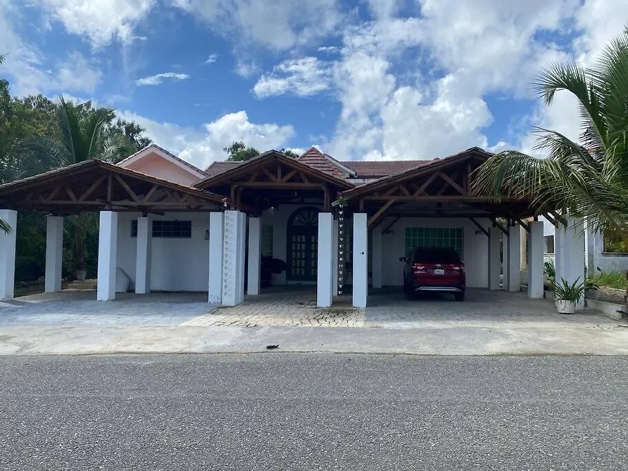 Villa Rosa: Modern Colonial Home With Pool Juan Dolio