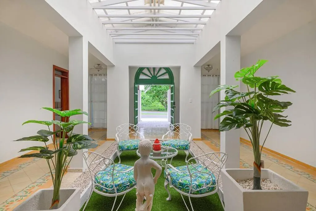Villa Rosa: Modern Colonial Home With Pool Juan Dolio 0*,  Dominikai Köztársaság